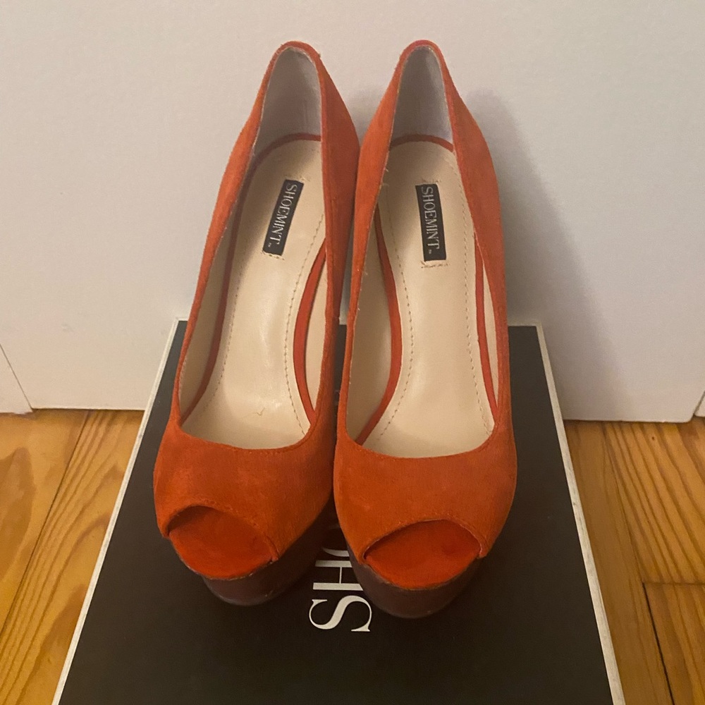 NEW Shoemint Peeptoe Wedges, sz8